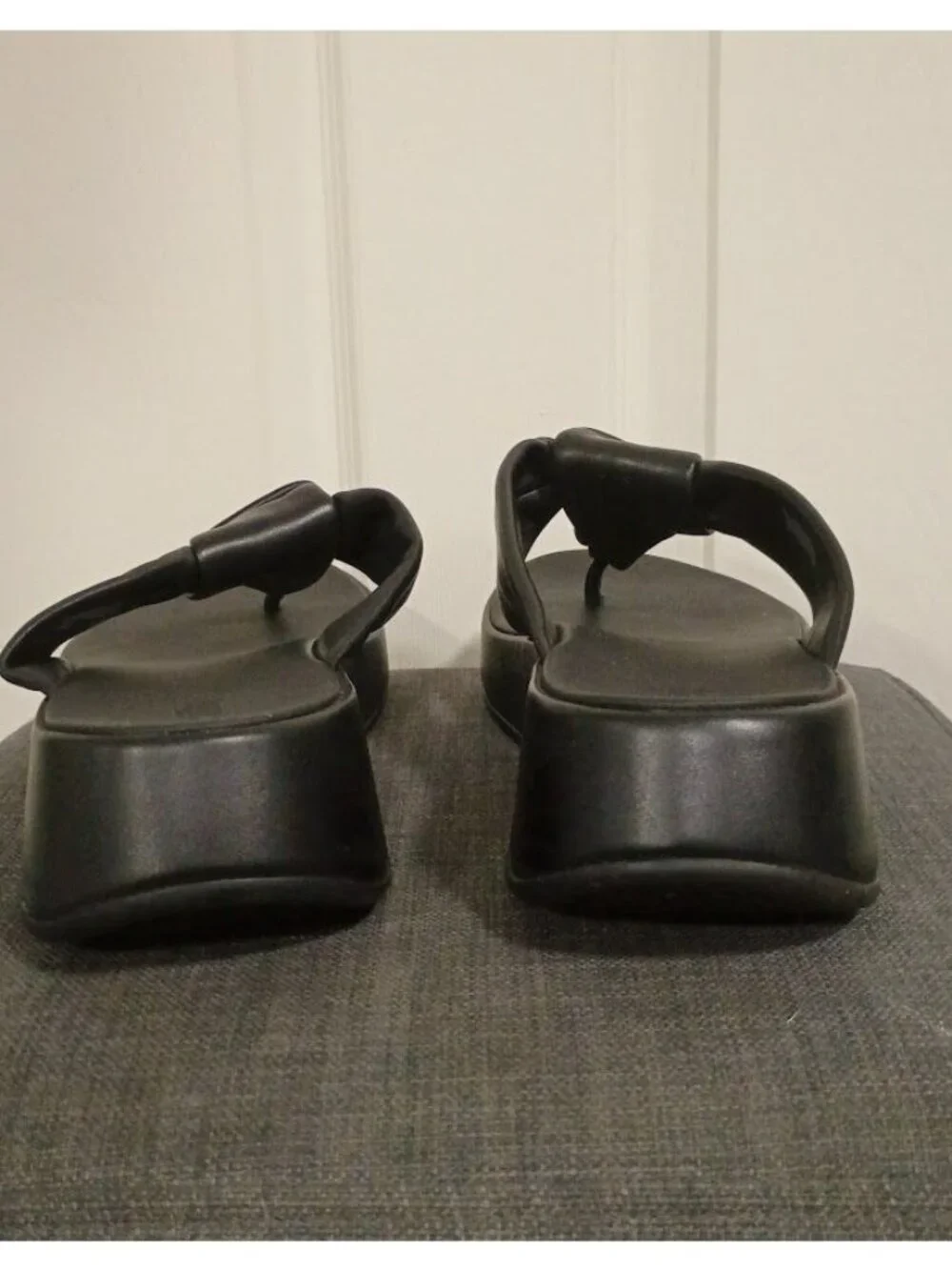 FitFlop Womens Lulu Toe Post Sandals Size 10 Black Leather Comfort - Picture 6 of 8